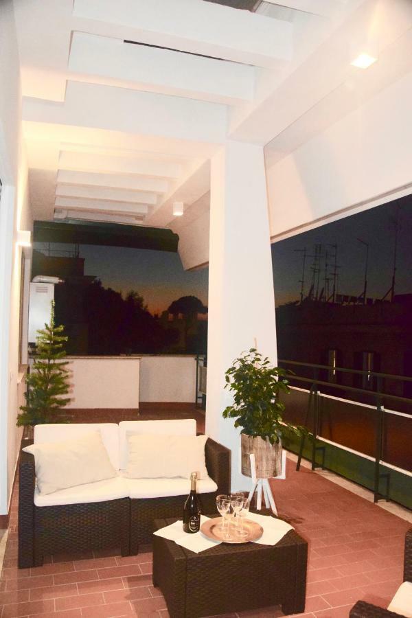 Terrazza San Giovanni Apartment Рим Екстер'єр фото